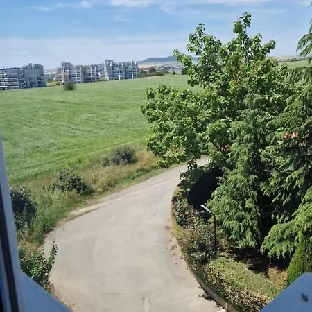 Aпартамент с две спални, кухня и хол 公寓