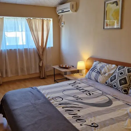 Apartamento Aпартамент с две спални, кухня и хол